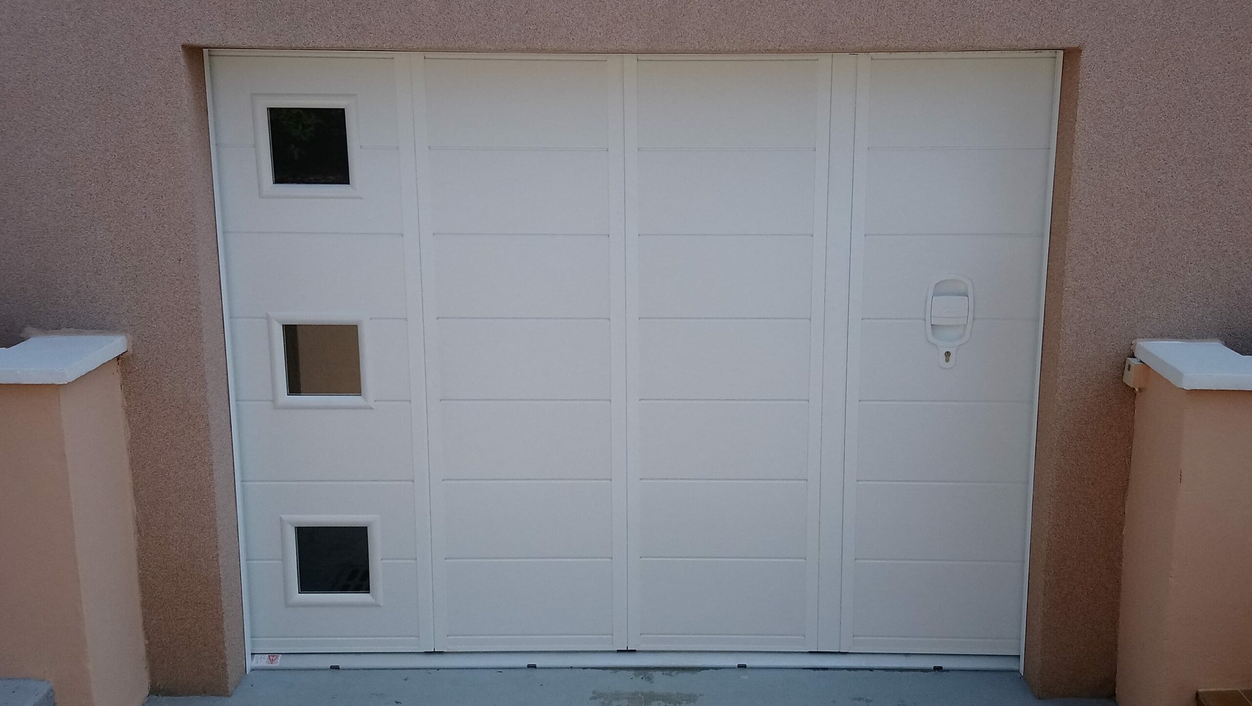 Porte de garage coulissante latérale modèle Lituanie RH 260, coloris blanc, motorisation SOMMER Duo 650.