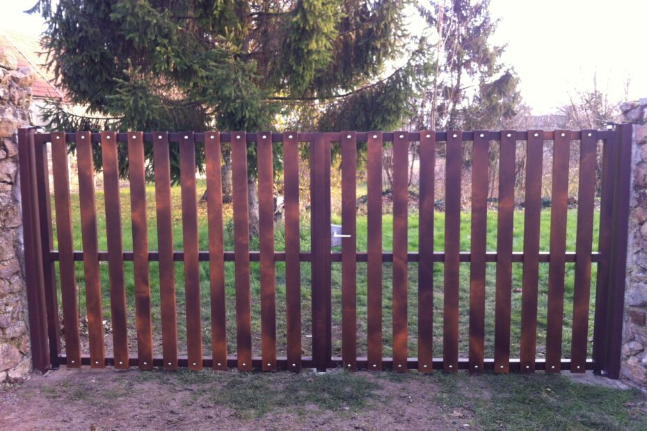 Portail acier droit 2 vantaux ajouré – coloris Rouille bi‑ton, fermé