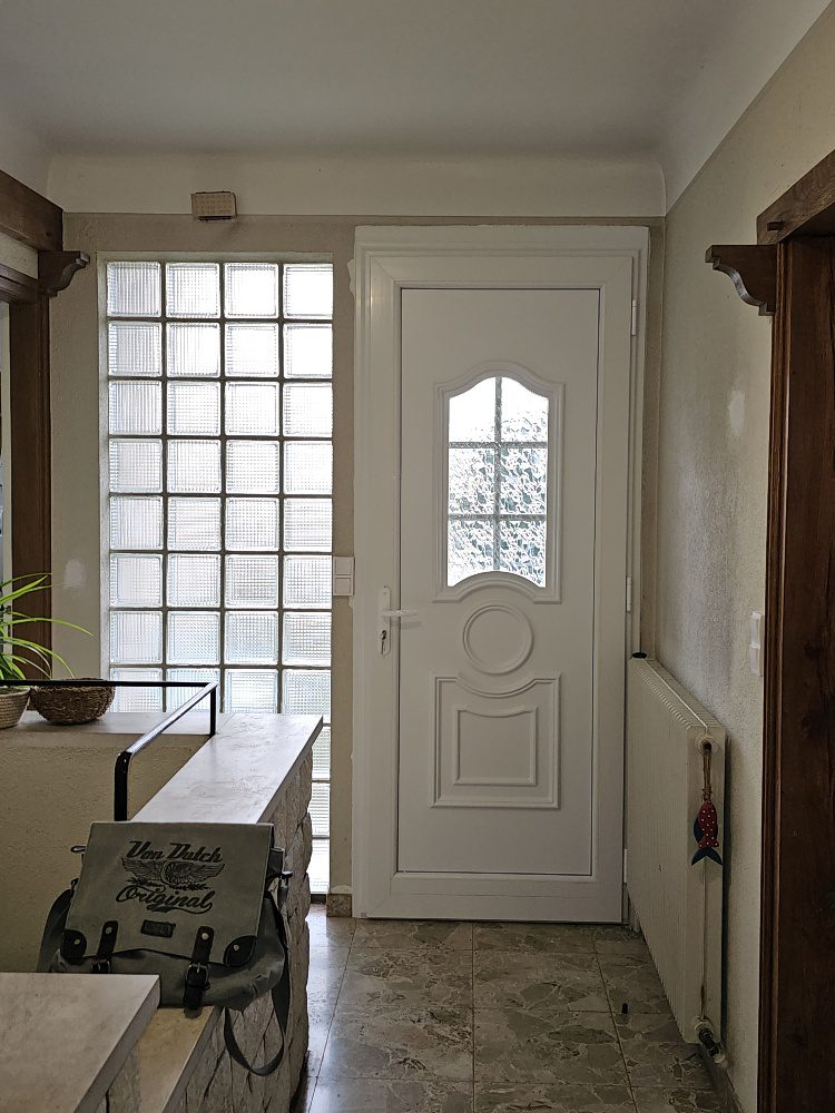 Pose professionnelle d’une porte d’entrée PVC Franciaflex PHÉNIX par Vaillant Militzer