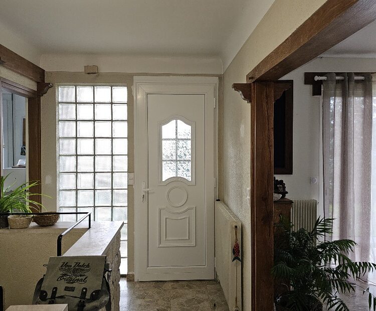 Porte d’entrée PVC Franciaflex PHÉNIX modèle CANNES 1L installée par Vaillant Militzer à Romilly-sur-Seine