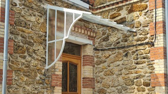 Marquise en acier restaurée avec nouveaux vitrages par Vaillant Militzer