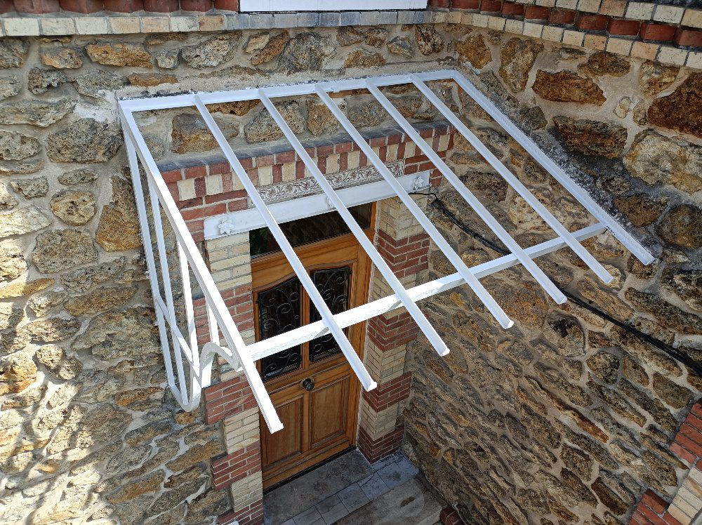 Vue de dessus restauration et peinture ossature marquise en acier par Vaillant Militzer