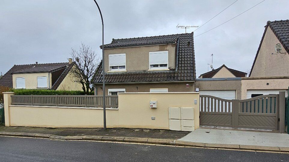 Vue d'ensemble du portail coulissant et de la clôture aluminium Vaillant Militzer