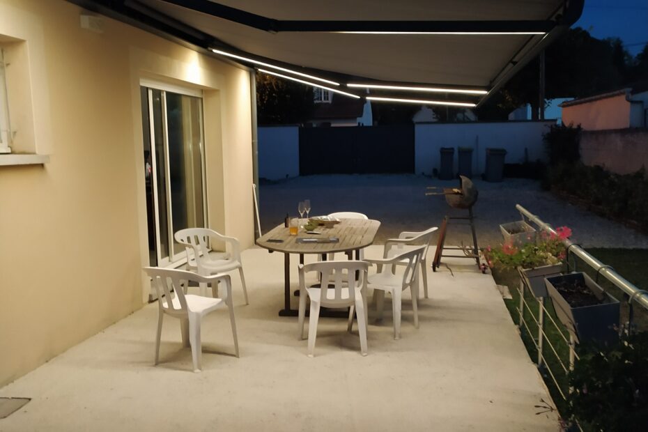 Bras de store Franciaflex Allure avec double câble et éclairage LED RTS