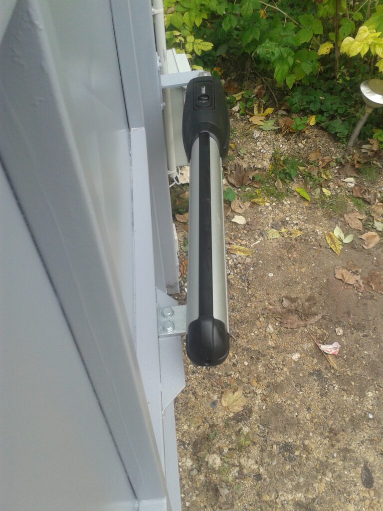 Détail du second moteur à vis sans fin et armoire de commande