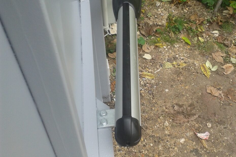 Détail du second moteur à vis sans fin et armoire de commande