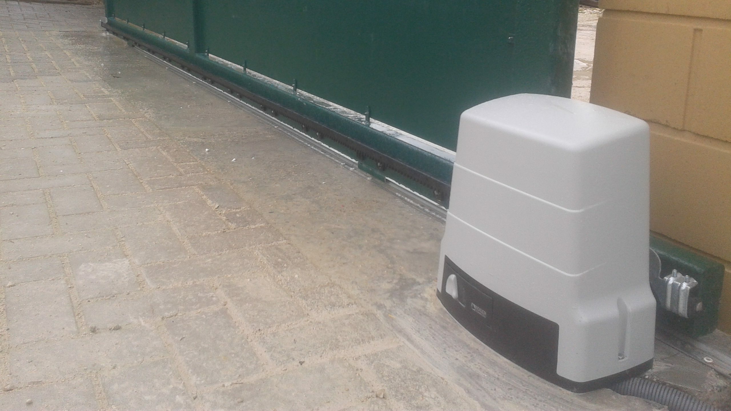 Automatisme installé sur portail coulissant à Romilly-sur-Seine