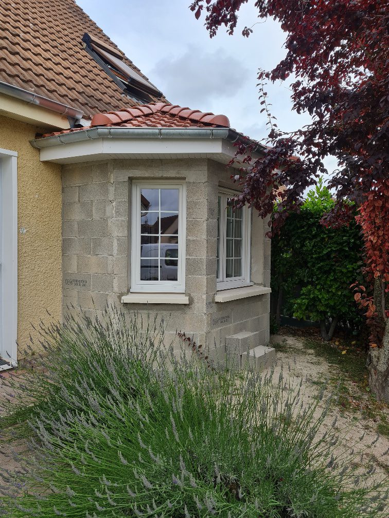 Fenêtres PVC bow window côté droit avec petits bois intégrés