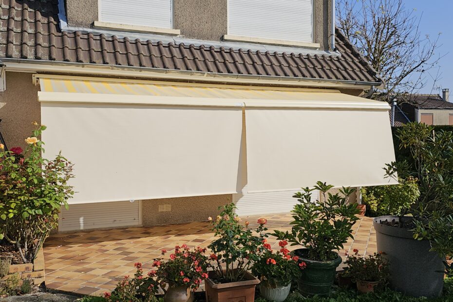 Store ouvert avec lambrequin Modul’Ombre déroulé