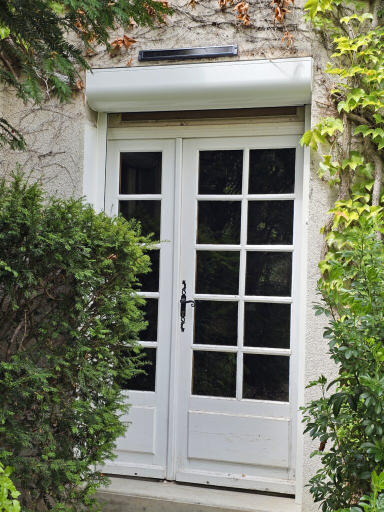 Volet roulant solaire Franciaflex en position ouverte